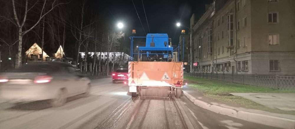 Уборка улиц и дорог спецтехникой и дорожными уборочными машинами стоимость услуг и где заказать - Псков