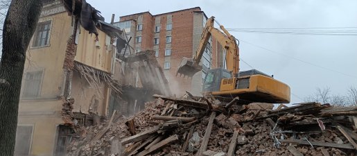 Промышленный снос и демонтаж зданий спецтехникой стоимость услуг и где заказать - Псков