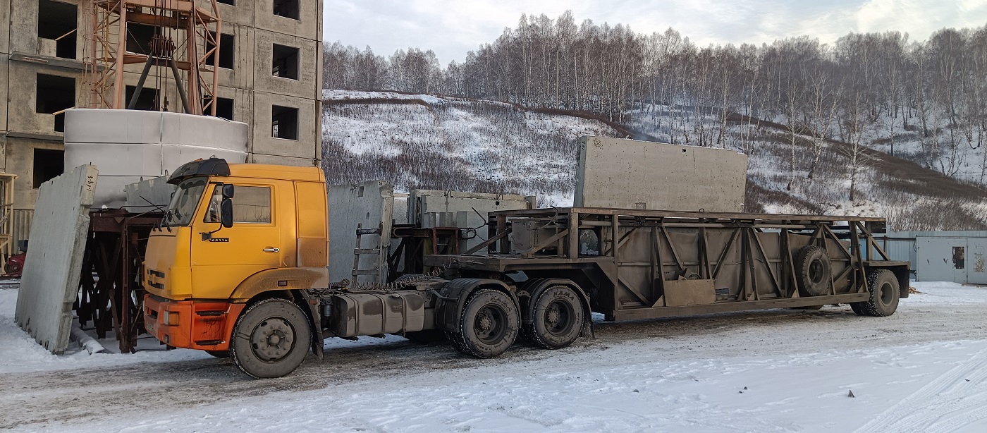 Аренда и услуги панелевозов для перевозки ЖБИ изделий в Псковской области