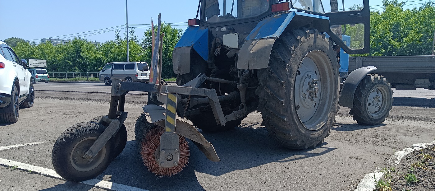 Услуги трактора с щеткой МТЗ в Пустошке