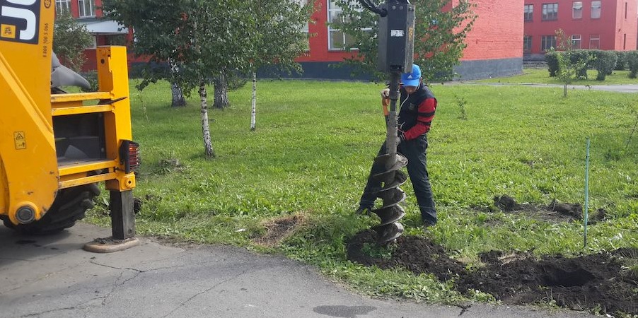 Услуги по бурению грунта под столбы и фундамент в Гдове